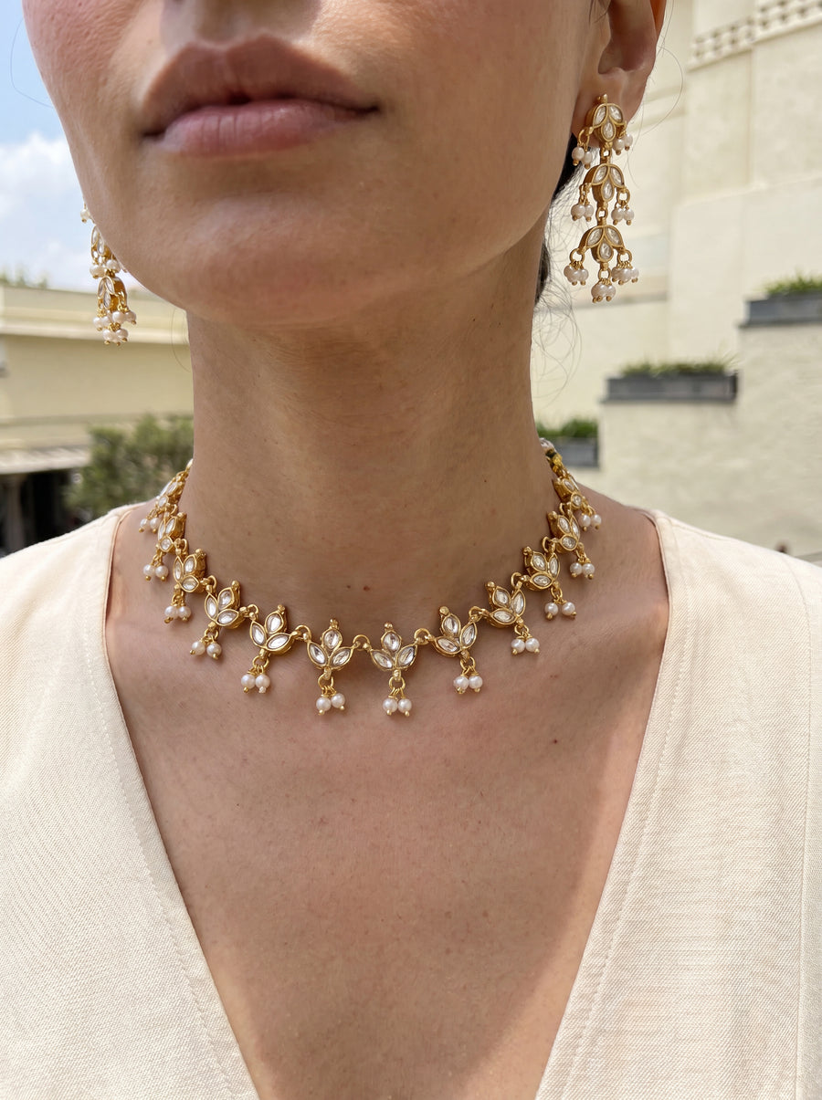 Jadau Kundan necklace with a leaf-motif vine and matching drop earrings