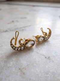 Kundan Polki ear cuff with a pear-shaped centre stone