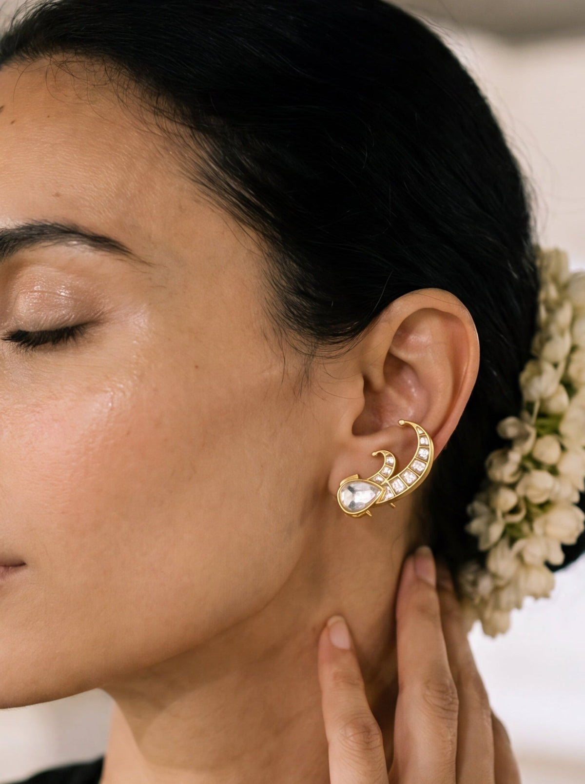 Kundan Polki ear cuff with a pear-shaped centre stone