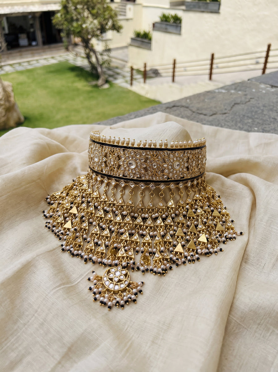 Jadau Kundan Aad choker with blue meenakari detailing and layered gold drops